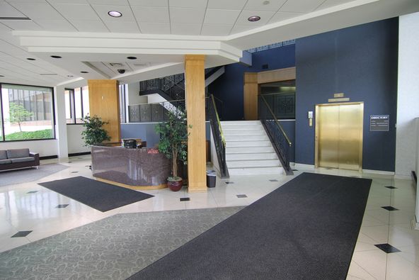 Magnavox Way Corporate Center: 1700 Magnavox Way, Fort Wayne, IN 46804